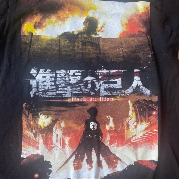 ATTACK ON TITANS GRAPHIC TEE ANIME SMALL - Picture 4 of 4